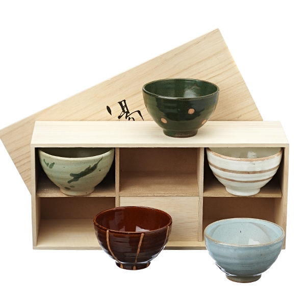 Set 5 tazze (200 cc) in ceramica Giapponese in scatola di legno