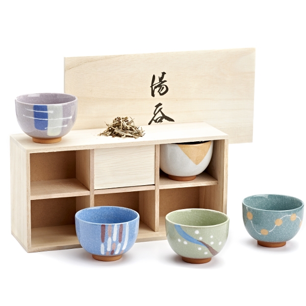 Set 5 tazze (150 cc) in ceramica Giapponese in scatola di legno